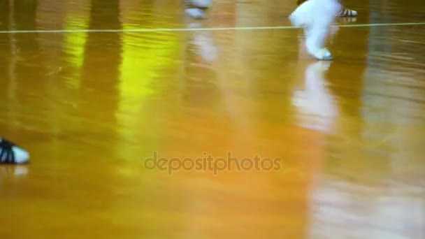 Close-up of legs dancing couples in ballroom. — Stock Video