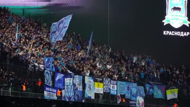 Krasnodar, Ryssland - 27 November 2016: Fans på stadion på fotbollsmatch mellan Fc Krasnodar - Zenit på 27 November 2016 — Stockvideo