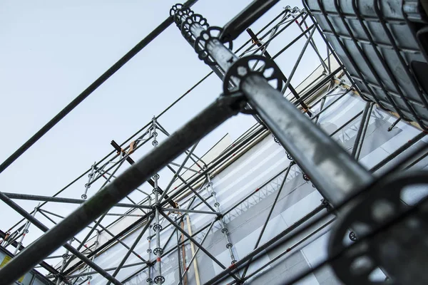 Metal girder extensive scaffolding providing platforms for stage structure support — Stock Photo, Image