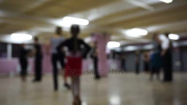 Focusless balo salonu dansçılar dans pistinde