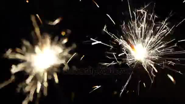 Fuochi d'artificio sparkler masterizzazione in macro shot — Video Stock