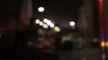 Kahve dükkanının önünde ayna, yumuşak soyut ve kavram bulanıklık