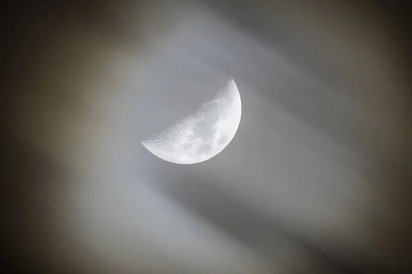 Nocne niebo, księżyc i chmury — Zdjęcie stockowe