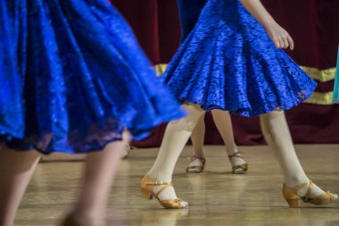 Arka plan - balo dansları çocuk Turnuvası - ayakları yere