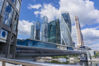 Moskova - 08 Haziran 2017: Moscow City gökdelen geniş açı bakış. Modern ticari binalar.
