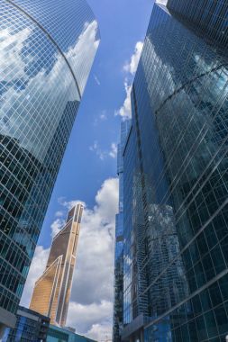 Moskova - 08 Haziran 2017: Moscow City gökdelen geniş açı bakış. Modern ticari binalar.