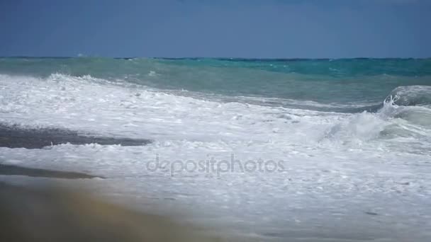 Sea surface shot with static cam, beautiful waves, seamless loop, high definition. Original sound. — Stock Video