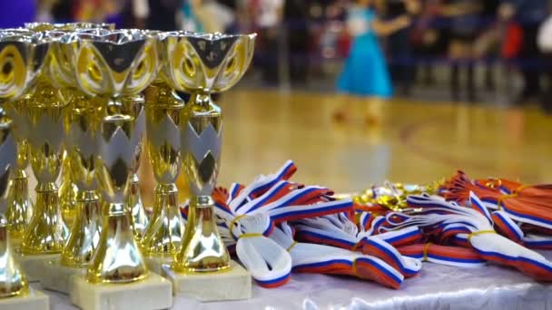 Koppar och utmärkelser i ballroom danser — Stockvideo