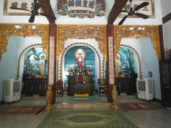 Interno del Fukian Assembly Hall o Phuc Kien nella Hoi Un'antica città nella provincia di Quang Nam nel Vietnam centrale . — Foto Stock