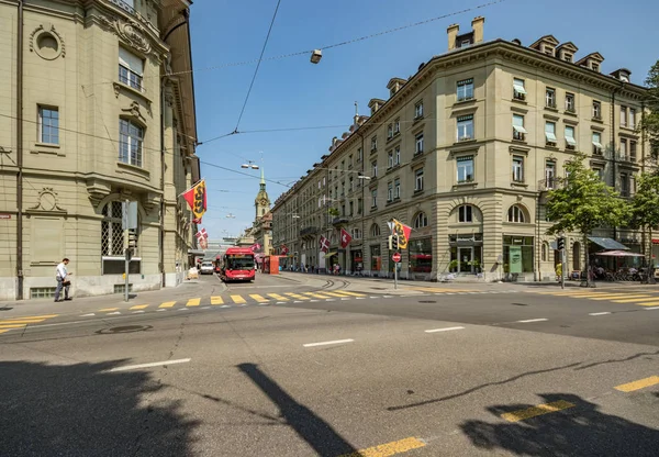 Berna, Suíça - 26 de julho de 2019: Vista panorâmica das praças, ruas e edifícios da parte histórica da capital suíça — Fotografia de Stock
