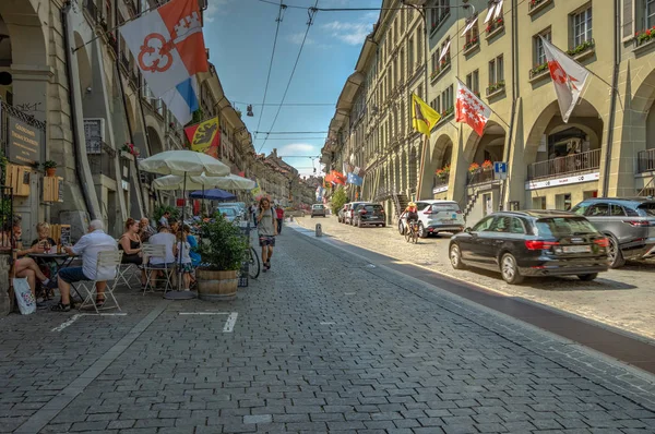 Bern, Schweiz - 26. Juli 2019: Blick auf die Plätze, Strassen und Gebäude des historischen Teils der schweizerischen Hauptstadt — Stockfoto