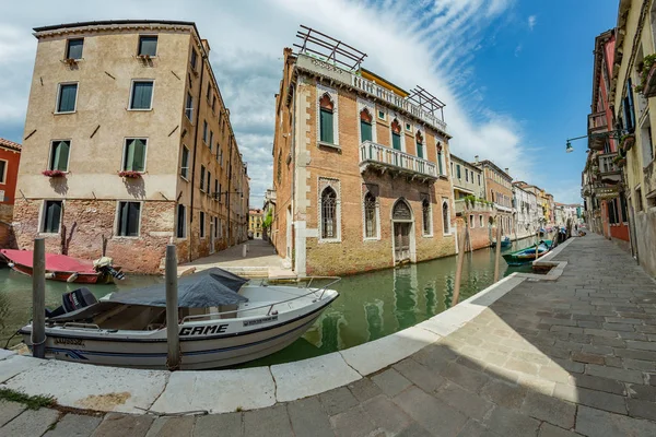 VENICE, ITALY - August 02, 2019: One of the thousands of lovely cozy corners in Venice on a clear sunny day. Locals and tourists strolling along the historical buildings and canals with moored boats — Stock Photo, Image