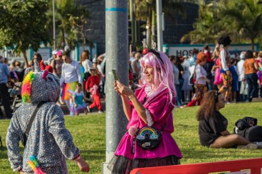 SANTA CRUZ DE TENERIFE, SPAIN - FEBRUARY 25, 2020: Around the Coso parade - along the Avenida de Anaga, official end of Carnival. Amazing warm evening, joyful people in carnival costumes have fun.
