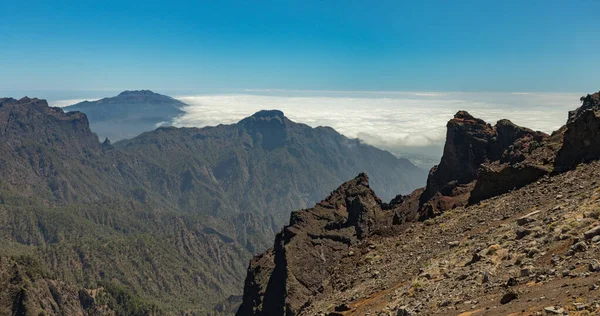 Ovanför Molnen Flygfoto Över Nationalparken Caldera Taburiente Vulkanisk Krater Sett — Stockfoto