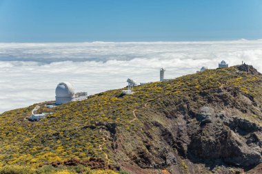 Roque de los Muchachos Rasathanesi, Kanarya Adaları 'ndaki La Palma adasında bulunan astronomik bir gözlemevi. Caldera de Taburiente 'deki gözlemevinde. Bilim ve teknoloji seyahat kartı