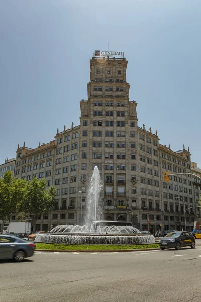 Barcelona Spanien Juni 2016 Gator Och Byggnader Barcelona Kataloniens Huvudstad — Stockfoto