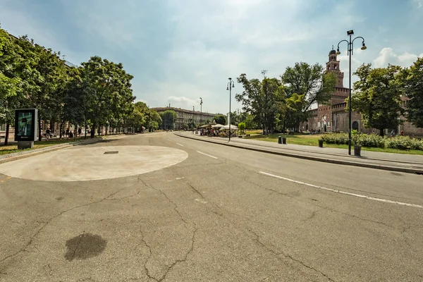 Milán Italia Agosto 2019 Personas Que Visitan Castillo Sforza Del —  Fotos de Stock