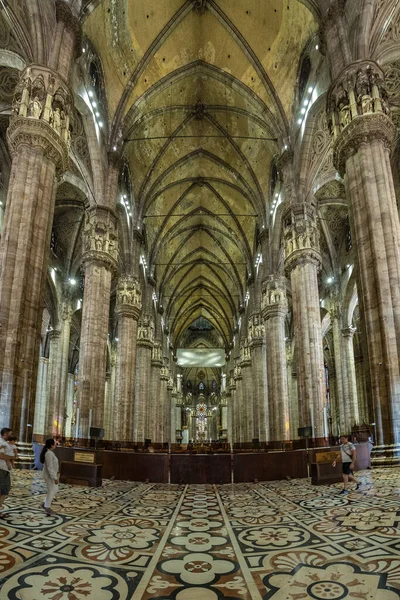 Milan Italy Aug 2019 Εσωτερικό Του Διάσημου Καθεδρικού Ναού Duomo — Φωτογραφία Αρχείου