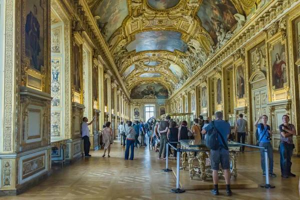 Paris Frankreich Juni 2016 Louvre Museum Paris Frankreich Viele Menschen — Stockfoto