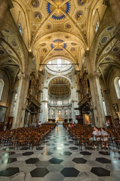 Como Italy Αυγούστου 2019 Τοπικοί Άνθρωποι Και Τουρίστες Στον Καθεδρικό — Φωτογραφία Αρχείου
