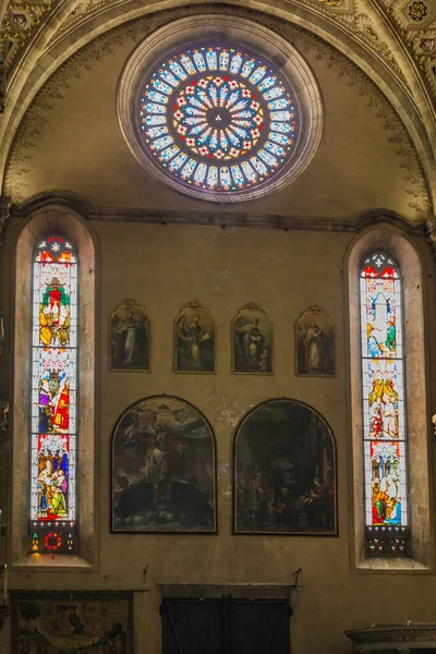 イタリア 8月4 2019 美しいイタリアのコモ市の大聖堂の地元の人々や観光客 ローマ カトリック大聖堂は聖母マリアの昇天に捧げられました ロンバルディア — ストック写真