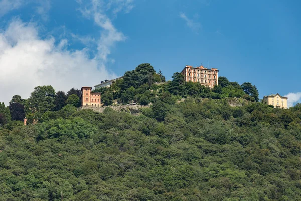 Como Italië Augustus 2019 Appartementen Villa Hotels Aan Groene Bosrand — Stockfoto