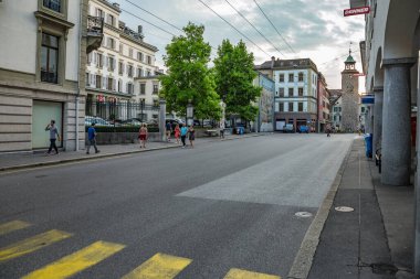 Vevey, İsviçre - 27 Temmuz 2019: Turistler ve yerel halk Fete des Vignerons 2019 'u kutladı. Geleneksel eklem geleneği festivali. 1999 'dan 20 yıl sonra düzenlenmiş..