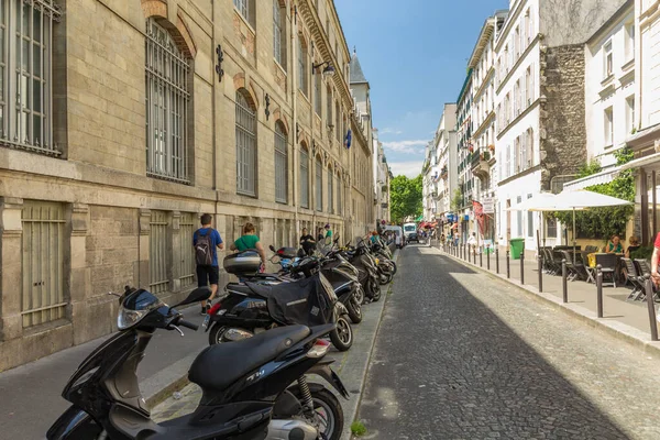 Paris França Junho 2016 Rua Tranquila Acolhedora Paris Perto Montmartre — Fotografia de Stock