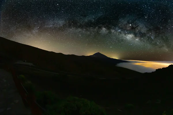 Melkweg Lentehemel Boven Top Van Vulkaan Teide Nationaal Park Buurt — Stockfoto