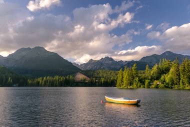 Doğal görünümünü Strbske Pleso, yüksek Tatras Milli Parkı, Slovakya.