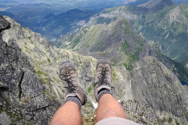 Vista panorámica desde una cima de la montaña . — Foto de Stock