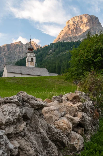 Tirol kilise dağ. — Stok fotoğraf