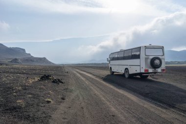 Dağ yolundan Landmannalaugar Milli Parkı için. İzlanda.