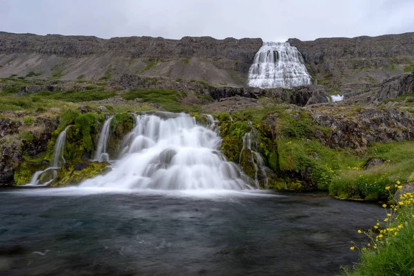 Majestuosa cascada Dynjandi . —  Fotos de Stock