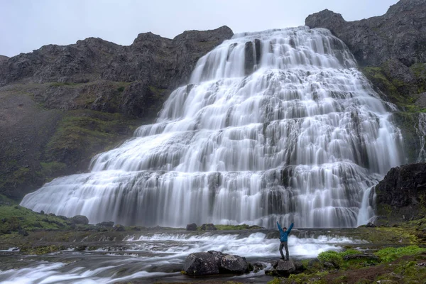 Cachoeira Majestosa Dynjandi . — Fotografia de Stock