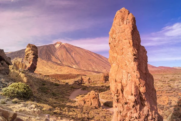 Roques del Garcia stone and Teide volcano — Stock Photo, Image