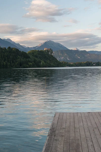 Vertical View Medieval Castle Bled Mountains Background Beautiful Evening Light — Stock Photo, Image