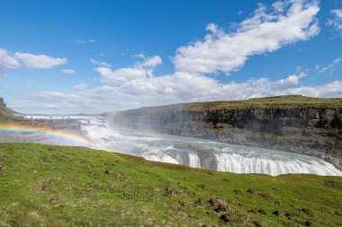 Gullfoss (altın falls) şelale ve İzlanda'daki gökkuşağı