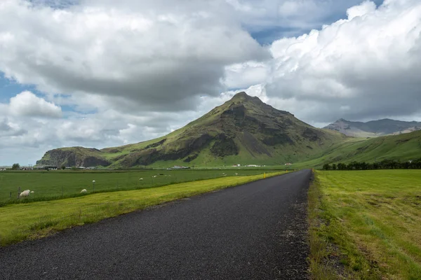 Islandia paisaje vial . — Foto de Stock