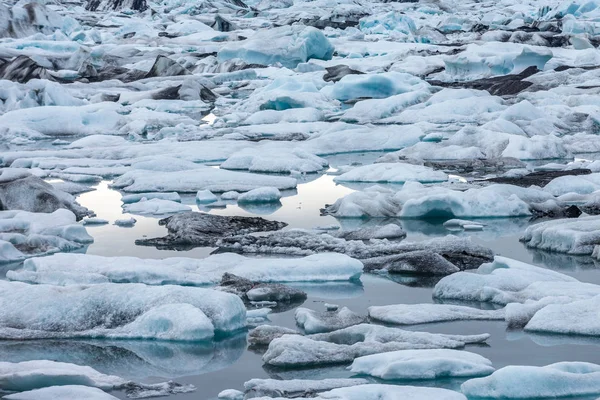 Eisberge in der Gletscherlagune, Island. — Stockfoto