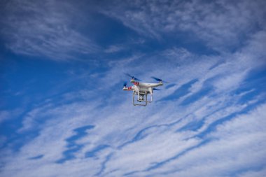 Drone dört helikopter