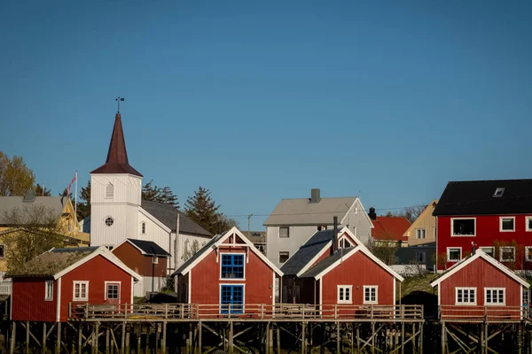 Klassische norwegische rorbu Fischerhütten. — Stockfoto