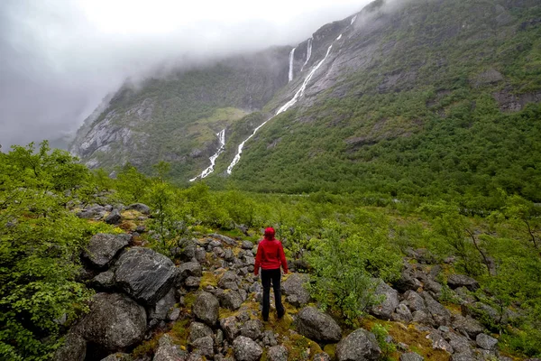 Randonneuse dans une Norvège . — Photo