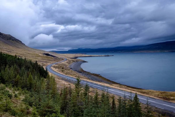 Vista panoramica del paesaggio islandese drammatico . — Foto Stock