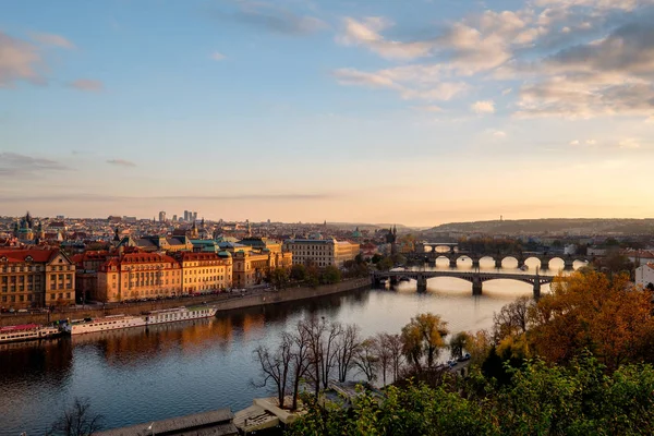 Panorama Starej Części Pragi Parku Letna Zmierzchu Piękny Widok Mosty — Zdjęcie stockowe