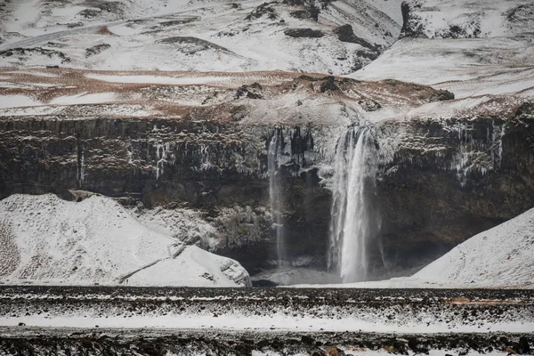 Vacker Utsikt Över Berömda Seljalandsfoss Vattenfallet Vinter Island — Stockfoto