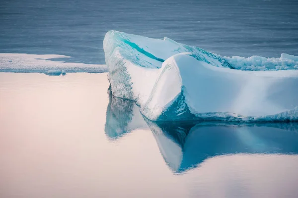 Vista Del Paisaje Invernal Popular Laguna Glaciar Con Muchos Icebergs —  Fotos de Stock