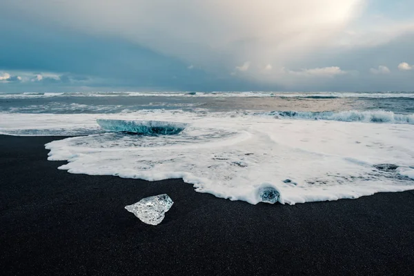 Ghiaccio Sulla Spiaggia Vulcanica Nera Vicino Alla Laguna Jokulsarlon Islanda — Foto Stock