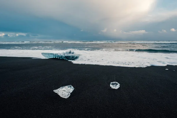 Ghiaccio Sulla Spiaggia Vulcanica Nera Vicino Alla Laguna Jokulsarlon Islanda — Foto Stock