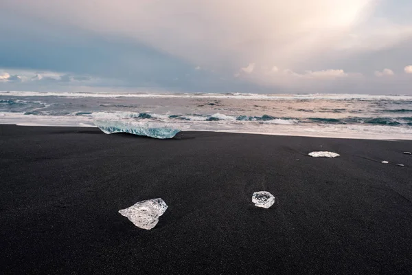 Лед Черном Вулканическом Пляже Возле Ледниковой Лагуны Йоколсарлон Зима Исландии — стоковое фото
